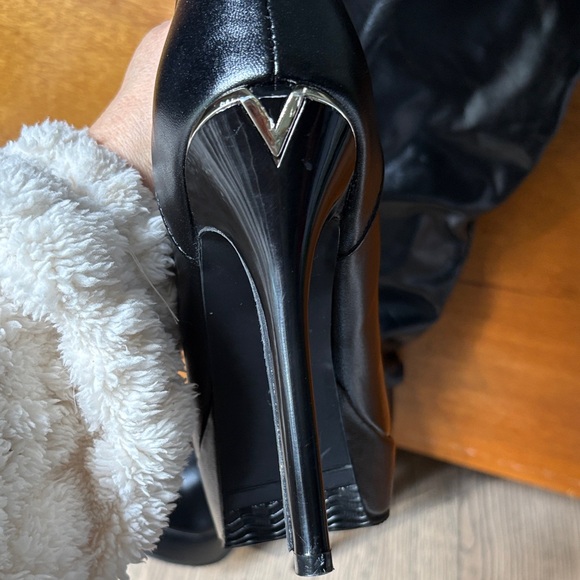 Women's Black Platform Knee-High Boots - Sleek High Heel Design - Picture 2 of 3